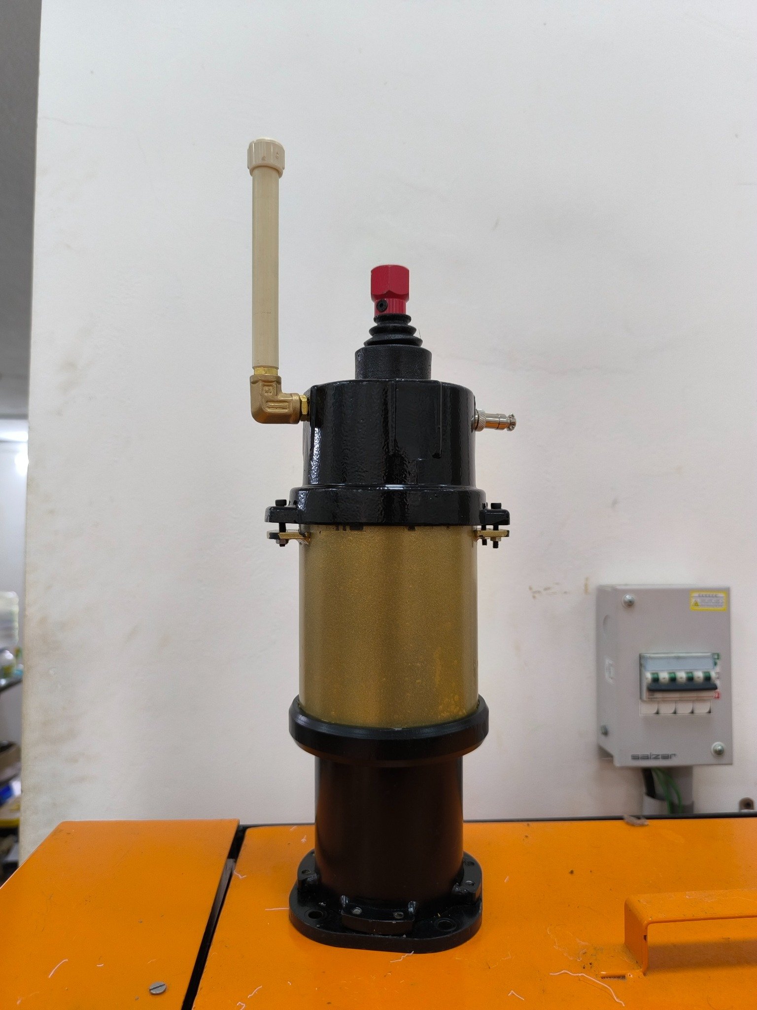 OrbiDrive metal actuator with antenna and red manual override spindle, without a handwheel
